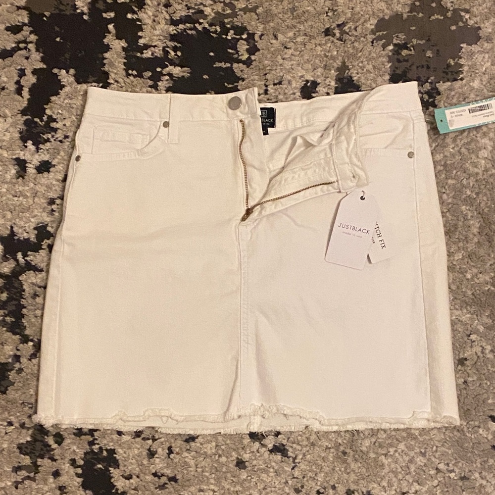 Just Black Women's Cream Mini Skirt